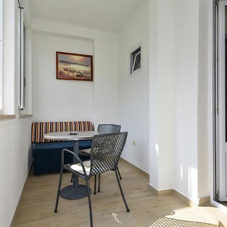 מאקרסקה Apartmani Dina מראה חיצוני תמונה