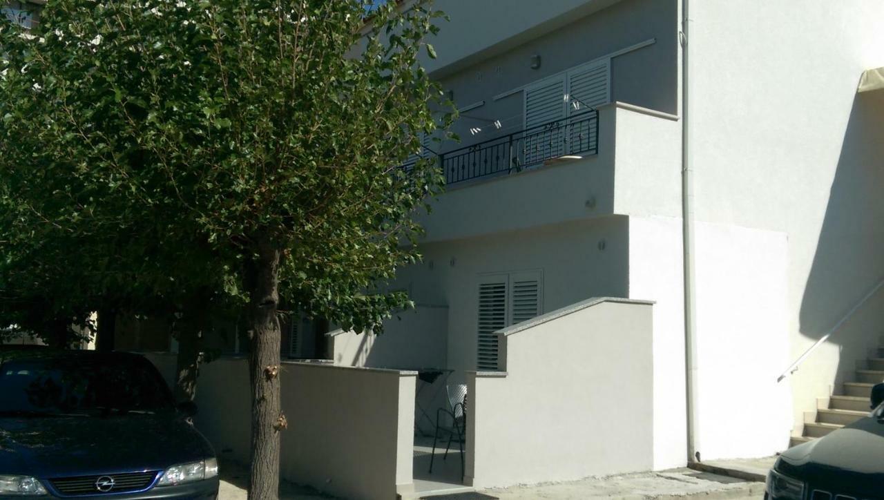מאקרסקה Apartmani Dina מראה חיצוני תמונה