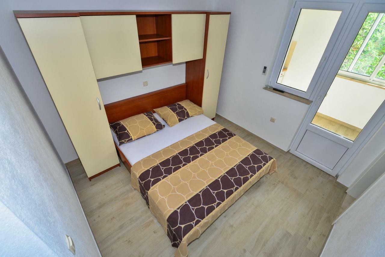 מאקרסקה Apartmani Dina מראה חיצוני תמונה