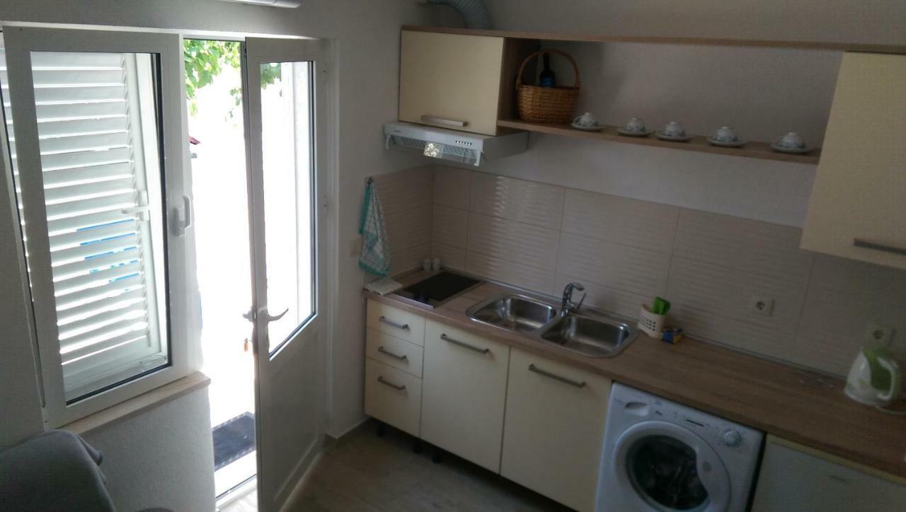 מאקרסקה Apartmani Dina מראה חיצוני תמונה