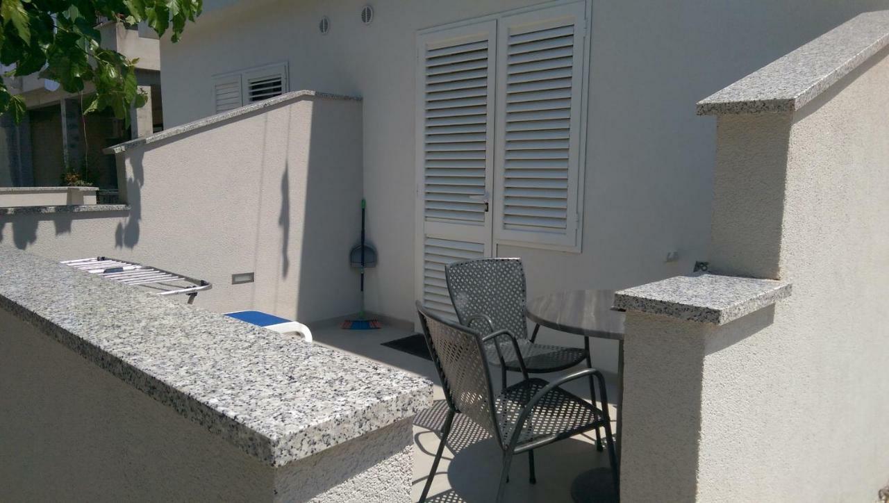 מאקרסקה Apartmani Dina מראה חיצוני תמונה
