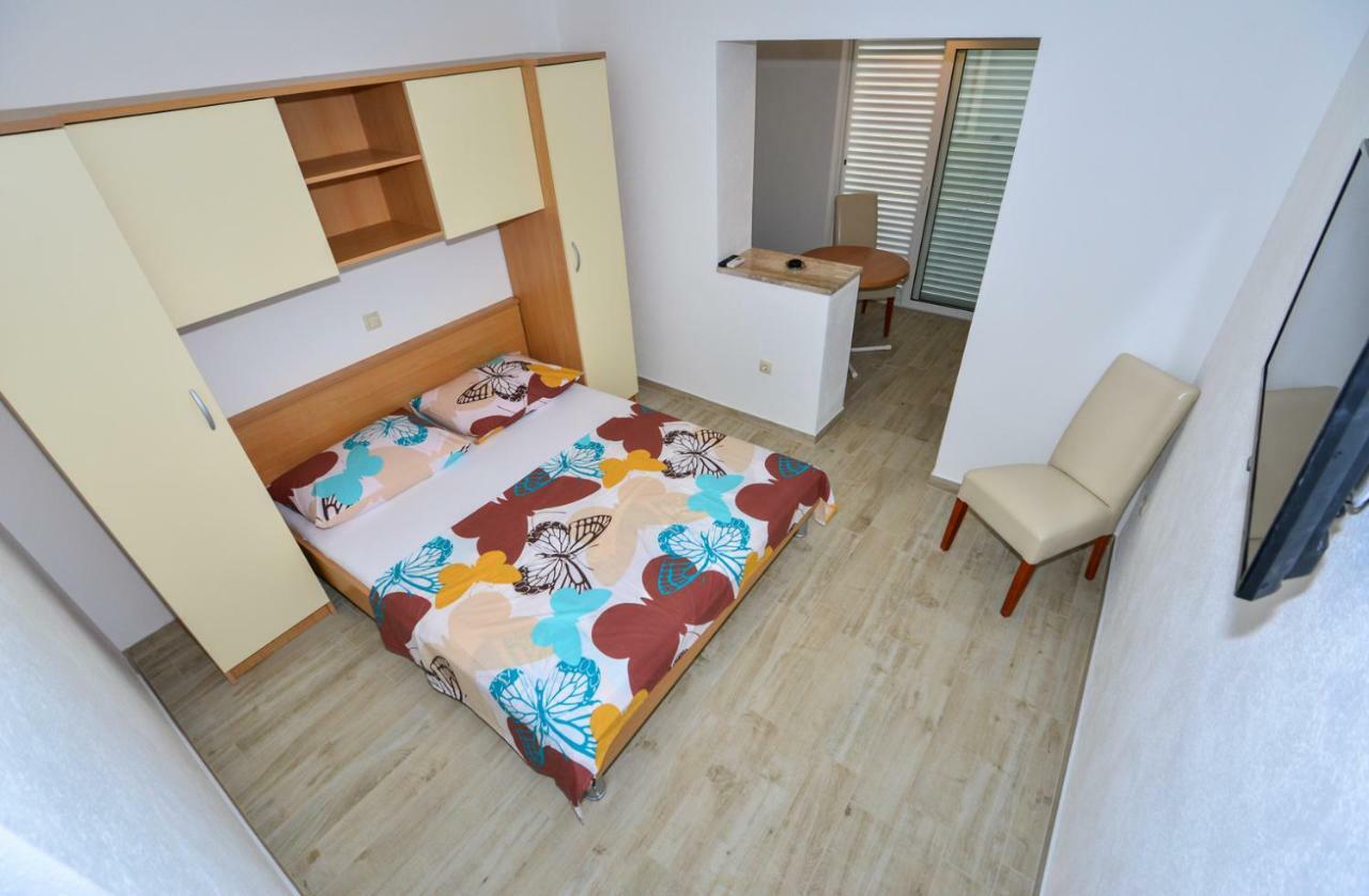 מאקרסקה Apartmani Dina מראה חיצוני תמונה