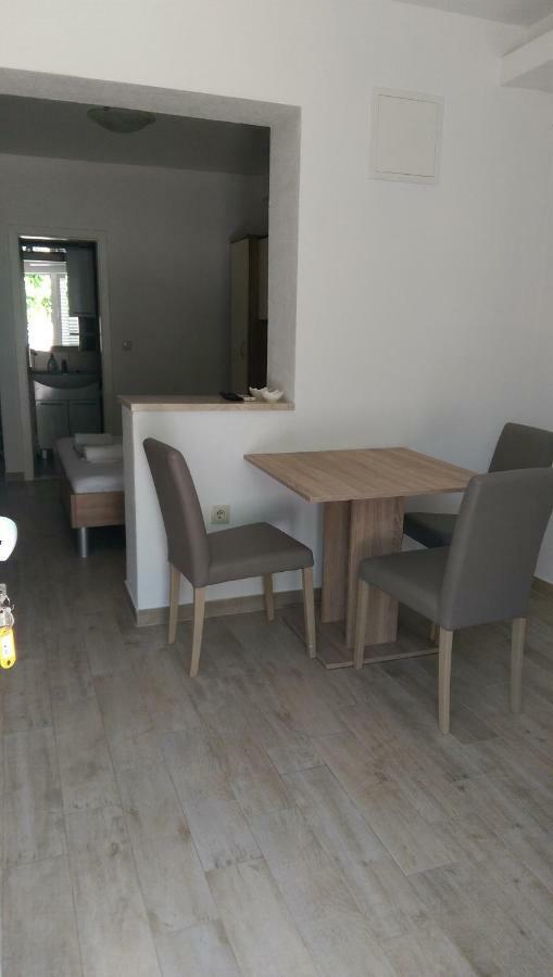 מאקרסקה Apartmani Dina מראה חיצוני תמונה
