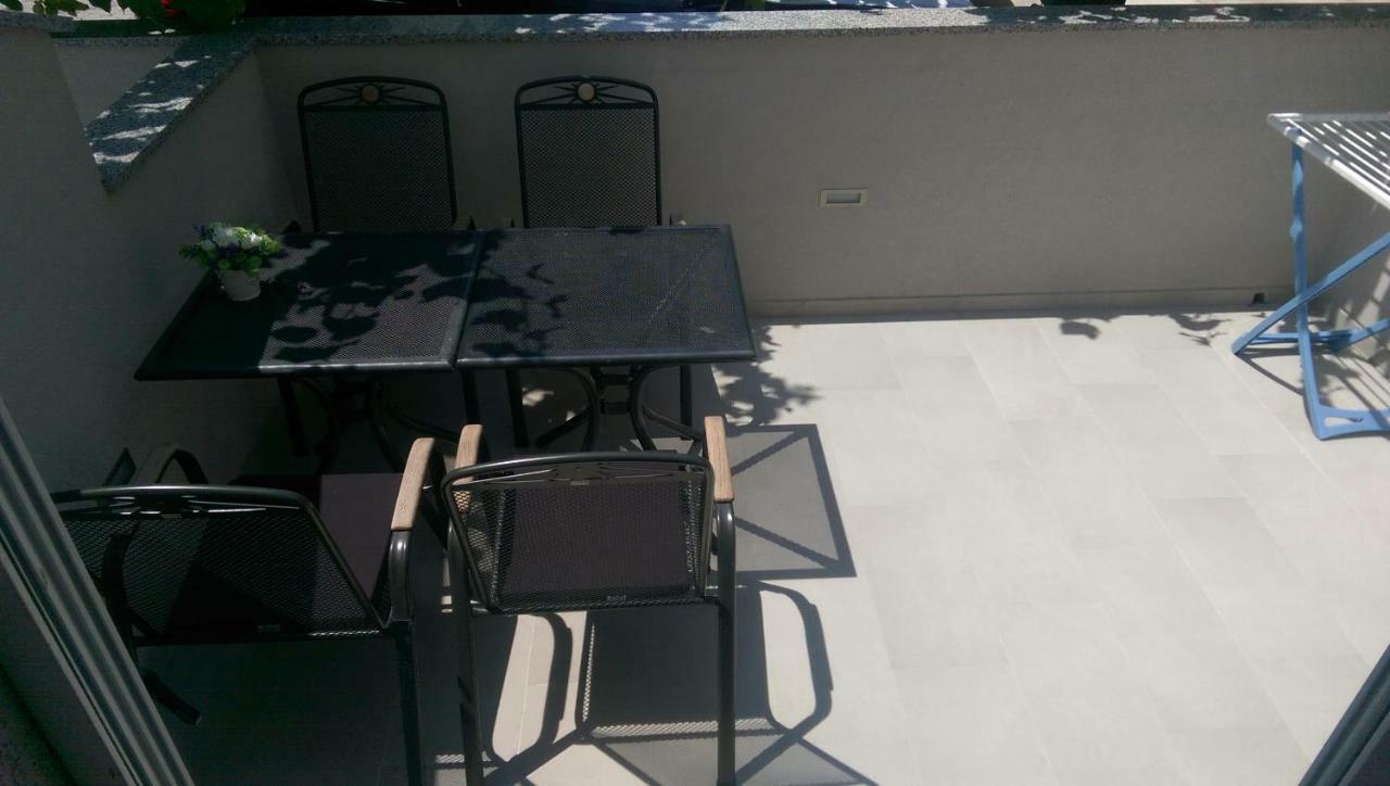 מאקרסקה Apartmani Dina מראה חיצוני תמונה