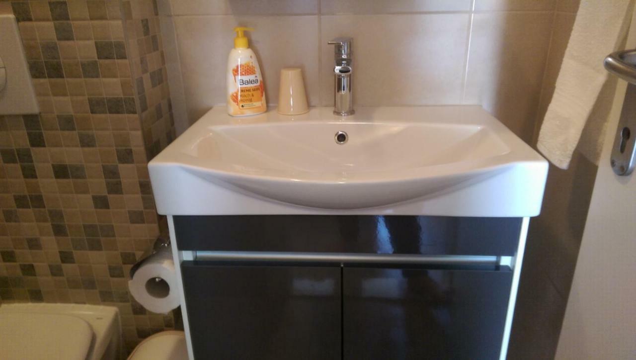 מאקרסקה Apartmani Dina מראה חיצוני תמונה