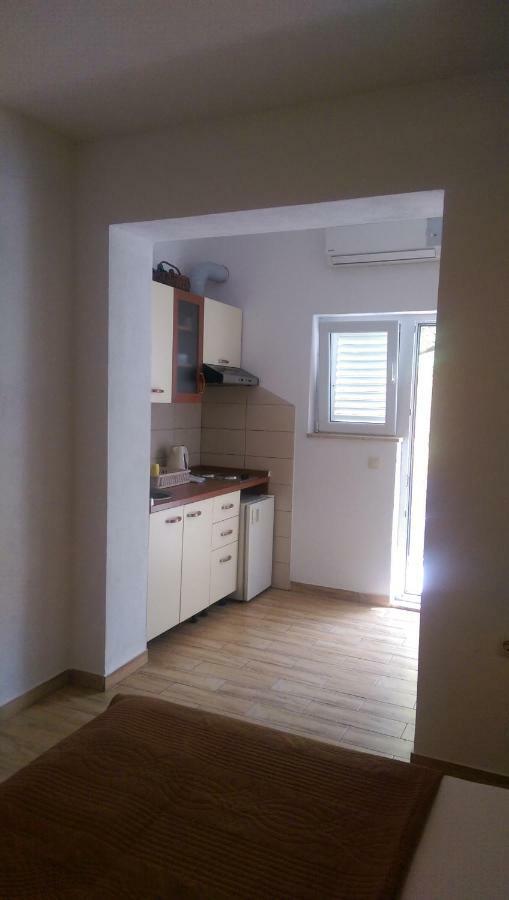 מאקרסקה Apartmani Dina מראה חיצוני תמונה