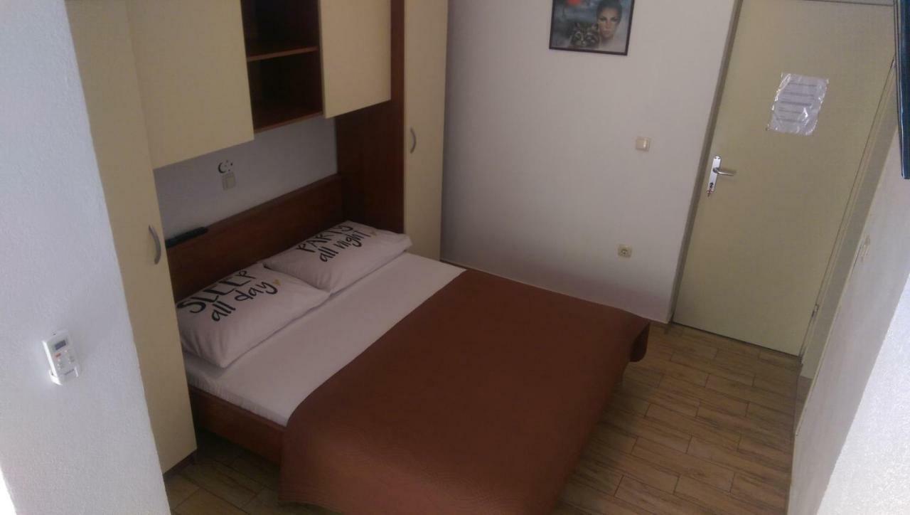 מאקרסקה Apartmani Dina מראה חיצוני תמונה