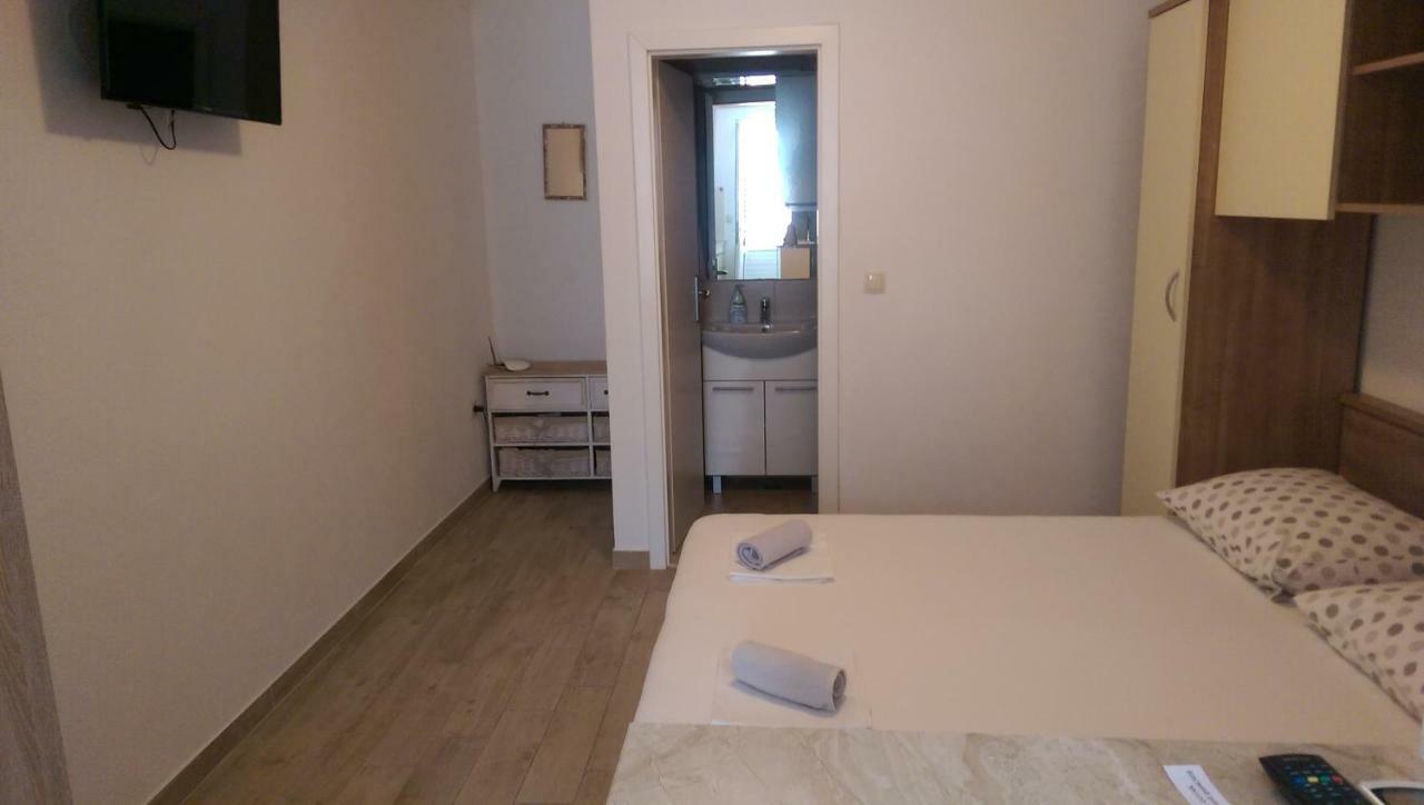 מאקרסקה Apartmani Dina מראה חיצוני תמונה