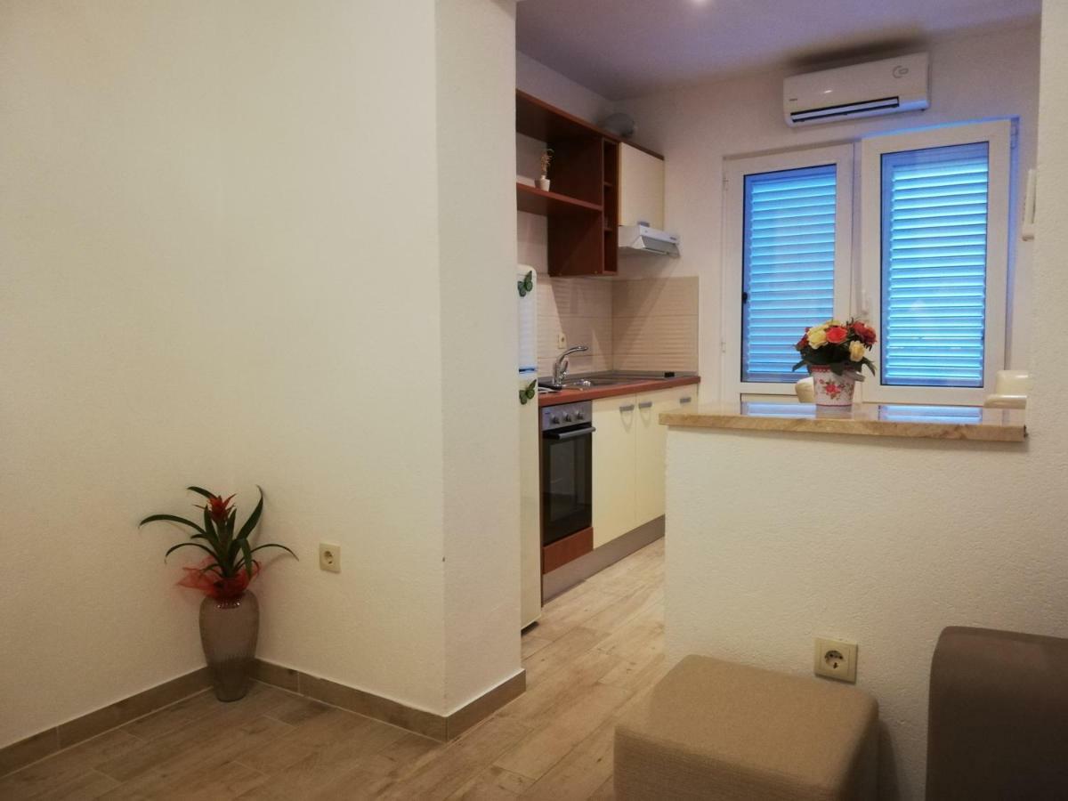 מאקרסקה Apartmani Dina מראה חיצוני תמונה
