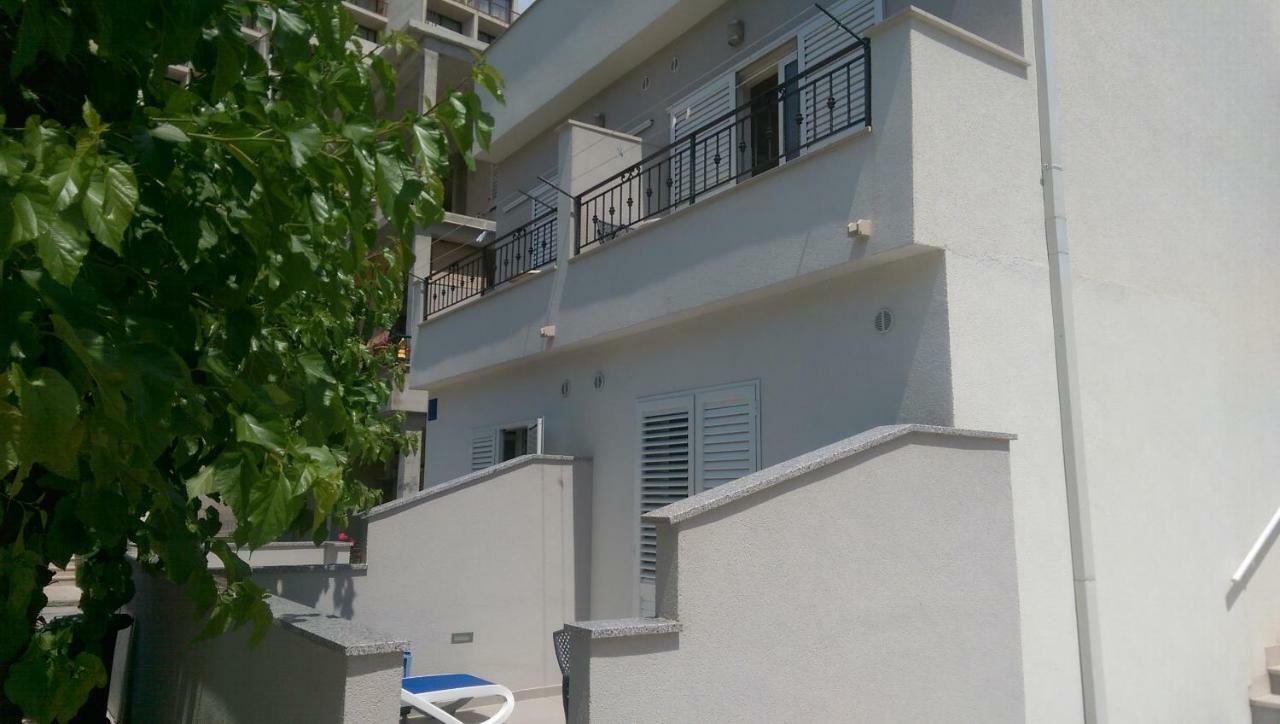 מאקרסקה Apartmani Dina מראה חיצוני תמונה