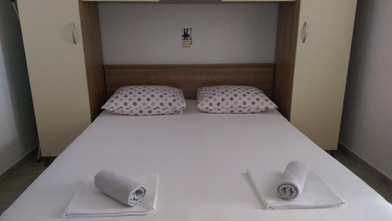 מאקרסקה Apartmani Dina מראה חיצוני תמונה