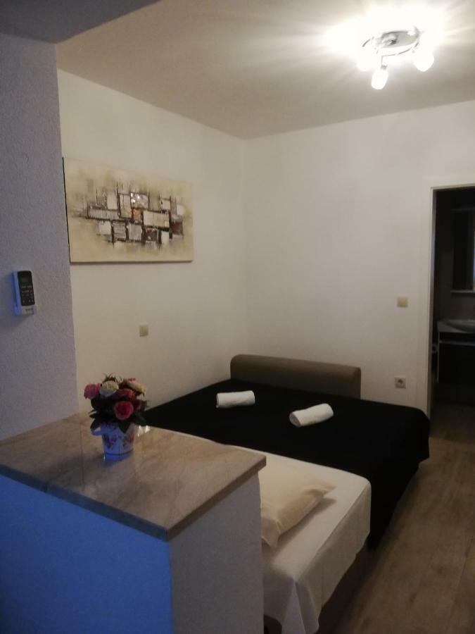 מאקרסקה Apartmani Dina מראה חיצוני תמונה