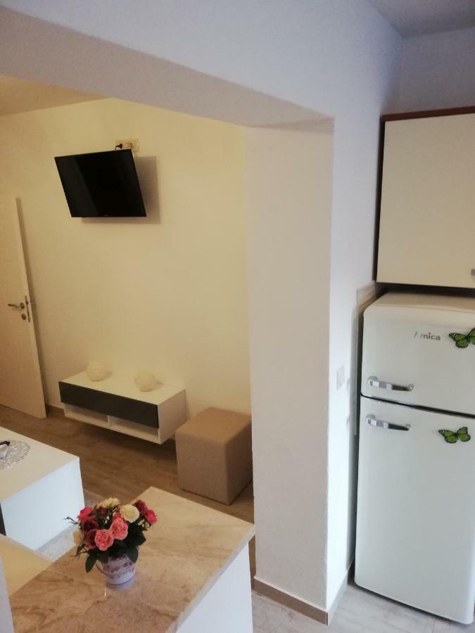 מאקרסקה Apartmani Dina מראה חיצוני תמונה